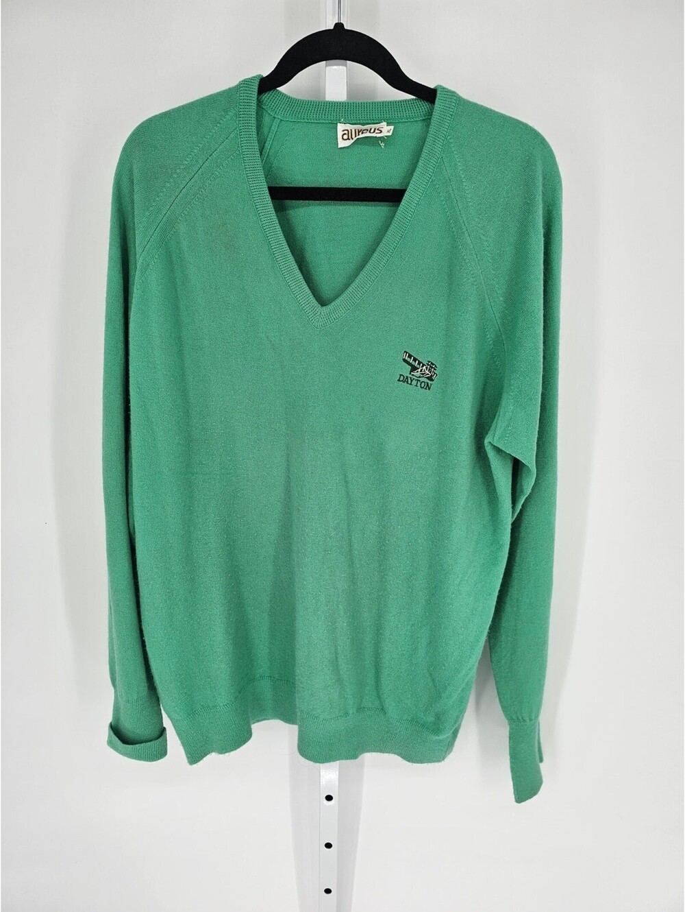 VTG Aureus Men's Long Sleeve Green V-neck Dayton Ohio Acrylic Sweater Size XL